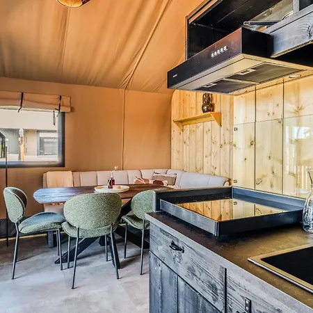 3 Bedroom Stunning In *